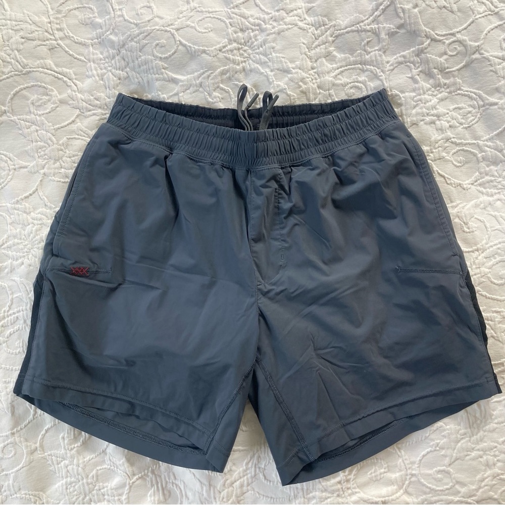 Rhone 7” lined charcoal Athletic Shorts